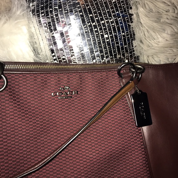 COACH HANDBAG/ BURGUNDY - Picture 3 of 4